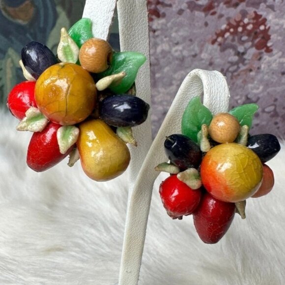 RARE Vintage 1940s Multi-Color Painted Wooden Bead Clip-on Earrings - Picture 2 of 4